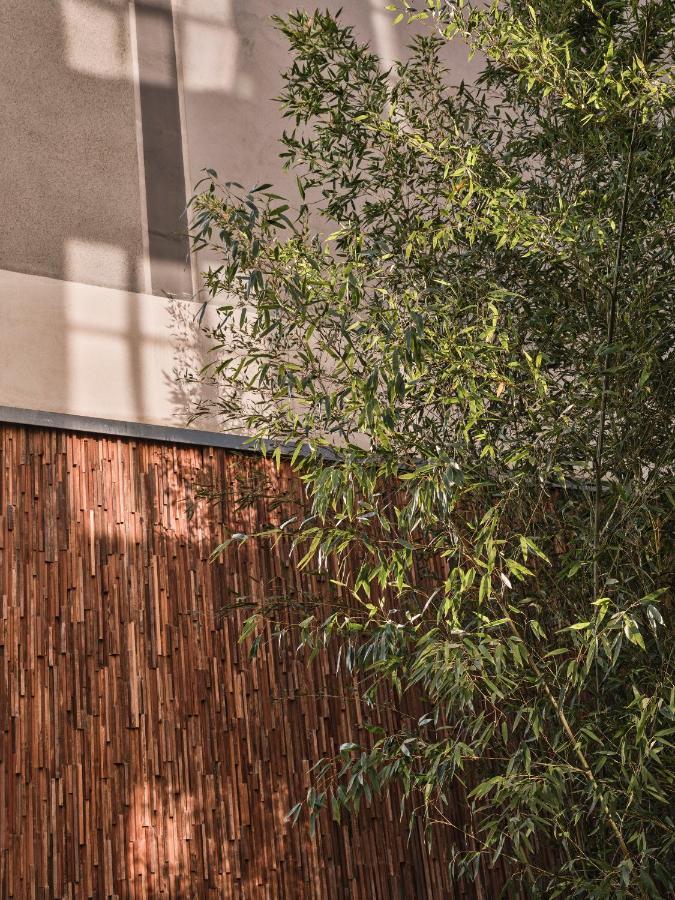 Sly Berlin Hotel Luaran gambar Bamboo fence