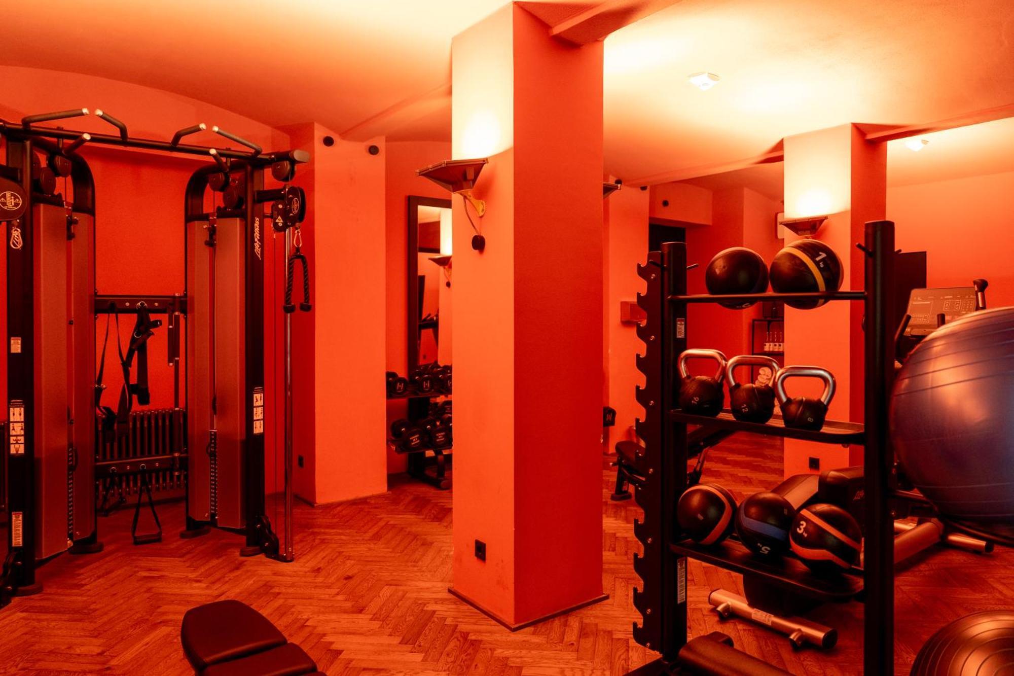 Sly Berlin Hotel Luaran gambar A typical Virgin Active gym