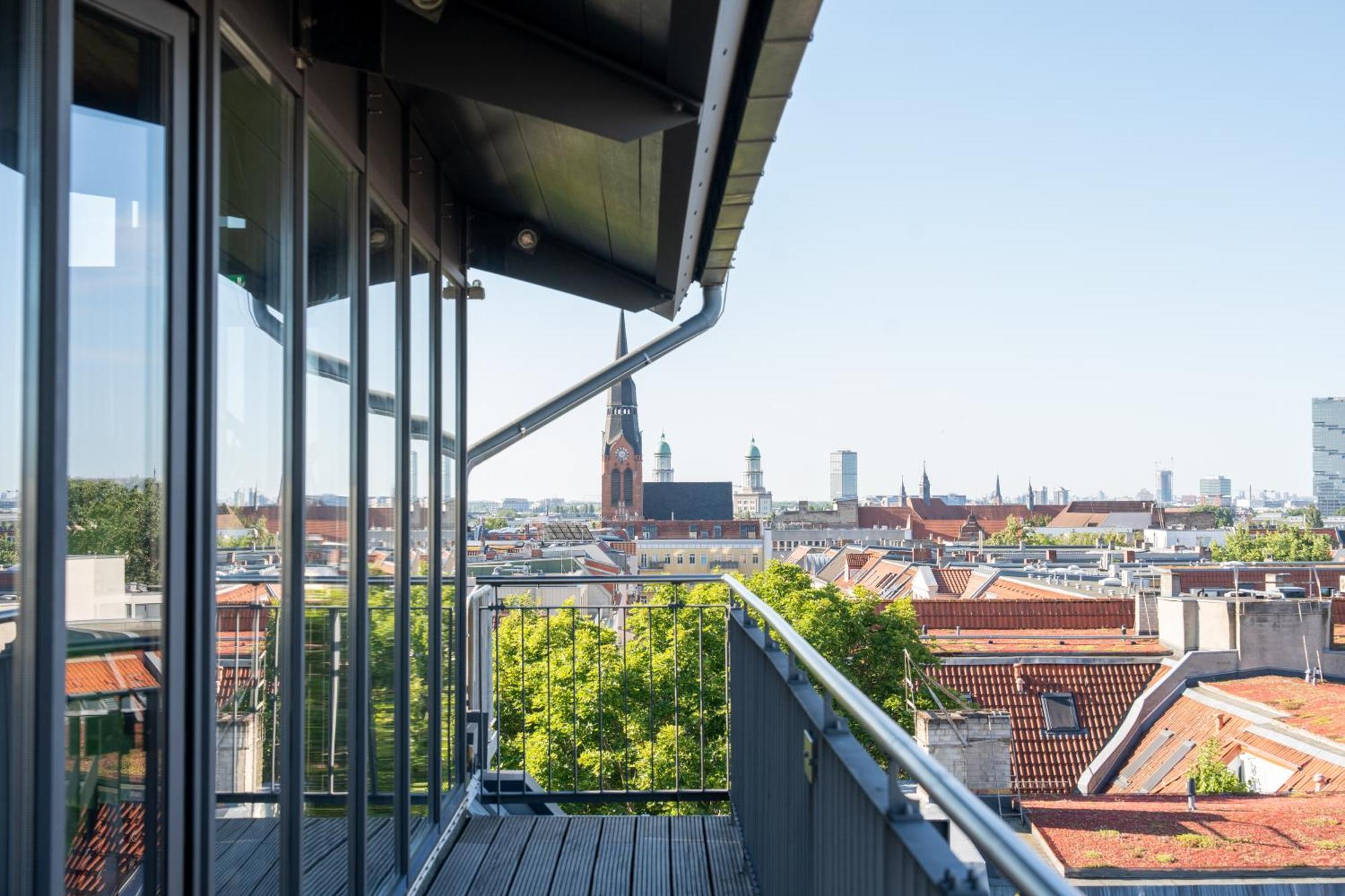 Sly Berlin Hotel Luaran gambar View from the roof terrace